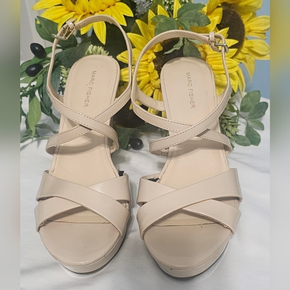 Marc Fisher Elegant Beige Wedge Coastal Chic Sandals Size 10 - Picture 2 of 4